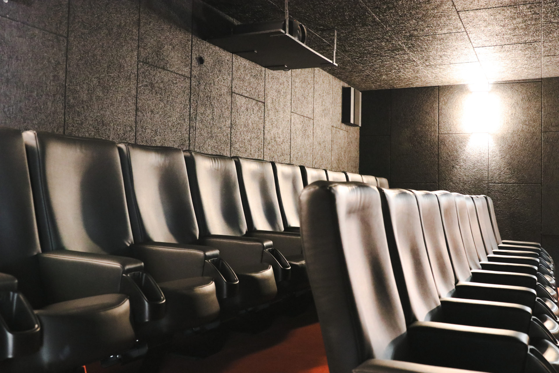 Salle de Cinéma Karaoké et Quiz chez Cinévasion à Paris 15